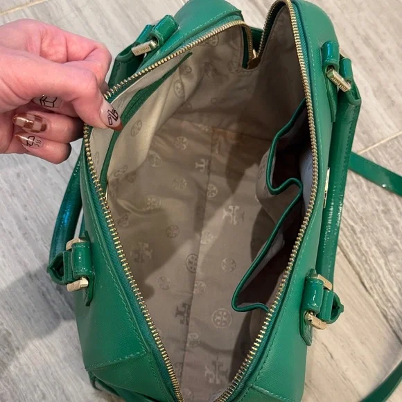 *Vintage & Like New* Tory Burch Barrel Satchel💚 - Picture 13 of 16